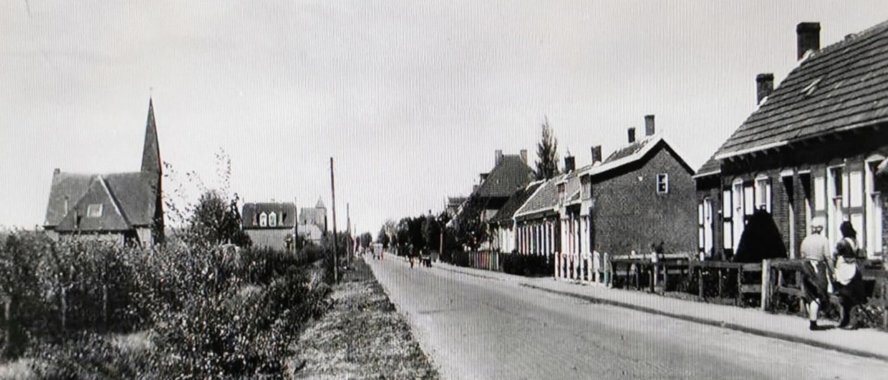 hoofdweg rillland met kerk